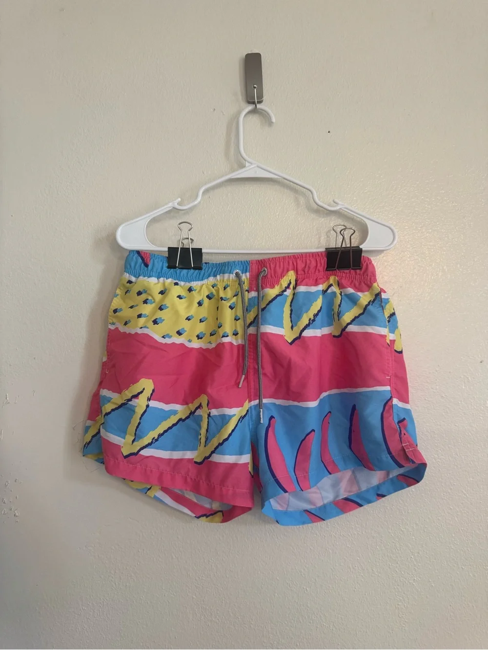 BOARDIES - Colorful Wave Print Men’s Swim Shorts - Pink/Blue/Yellow